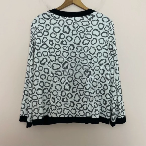 Exclusively Misook Black and White Long Sleeve Clasp Sequin Jacket Size Large - Picture 2 of 3